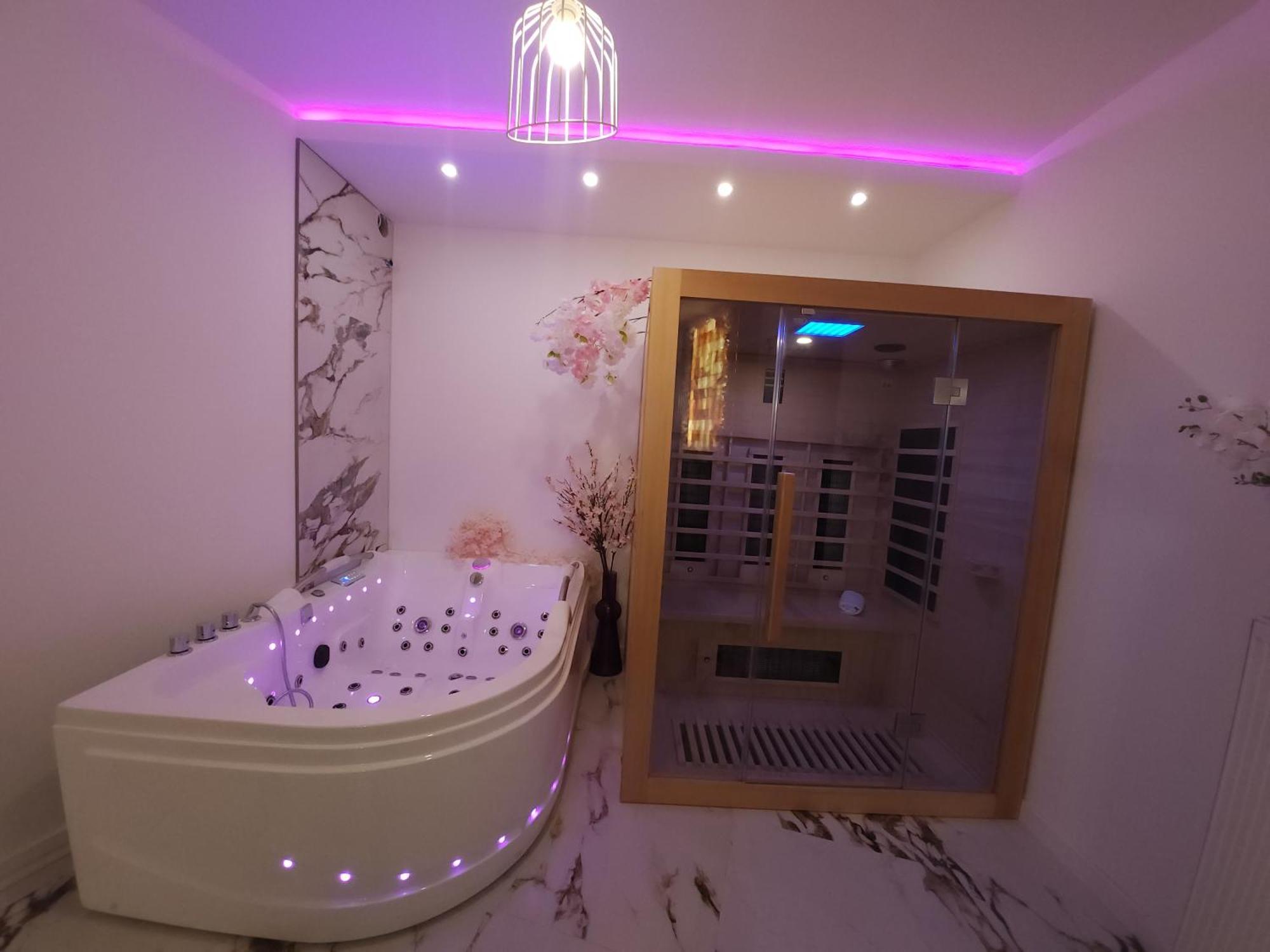 New In Gdansk! Red Room In The Heart Of Gdansk - Bdsm - With A Luxury Jacuzzi And Access To A Sauna Eksteriør bilde