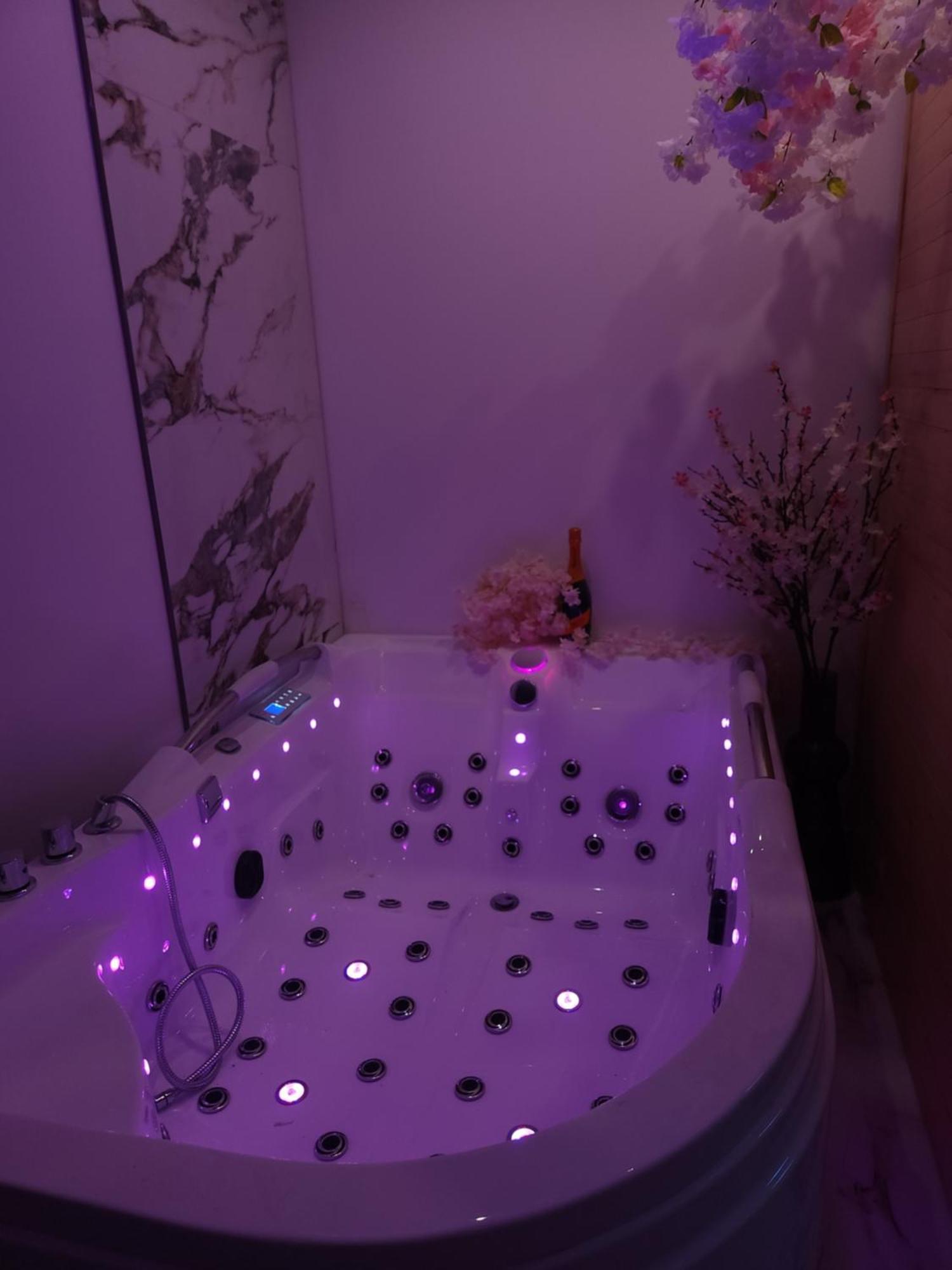 New In Gdansk! Red Room In The Heart Of Gdansk - Bdsm - With A Luxury Jacuzzi And Access To A Sauna Eksteriør bilde